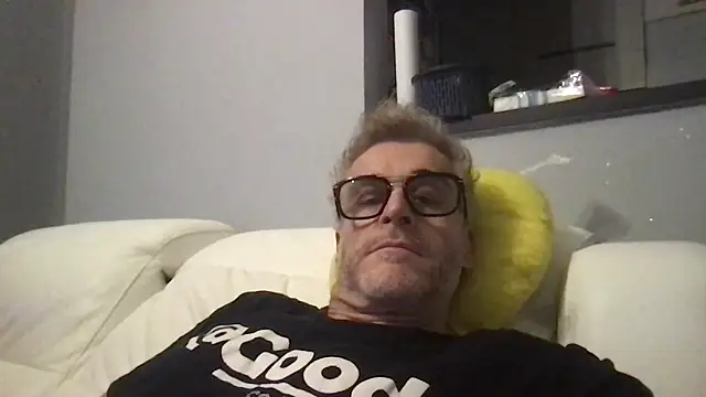 Axl hot online show from 02.09.26