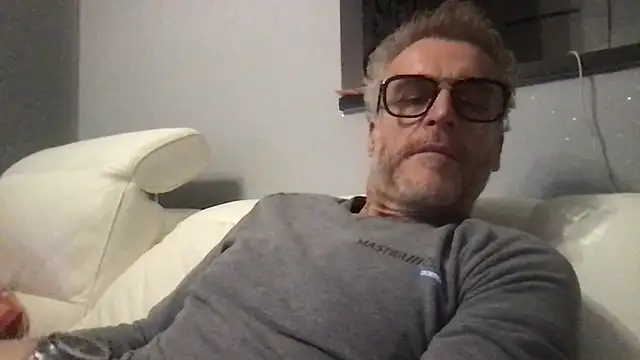 Axl hot online show from 02.17.26