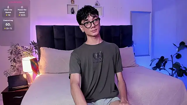 Phillicious   online show from 06.10.26