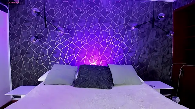 Tanit Mora online show from 11.26.25