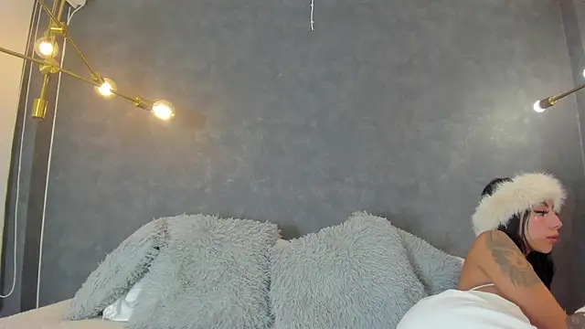 Tanit Mora online show from 12.17.25