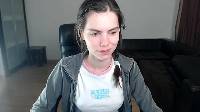 Snapshot of AmelieReve chatting on 09.17.25 AmelieReve online show from 09.17.25