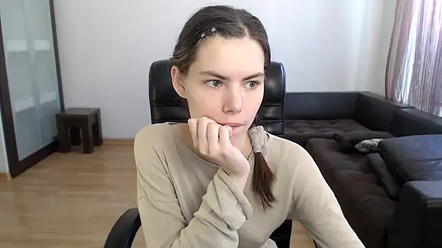 Snapshot of AmelieReve chatting on 09.19.25 AmelieReve online show from 09.19.25