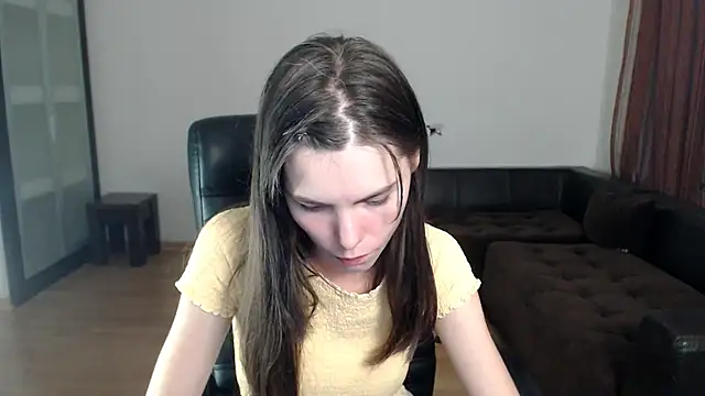 Snapshot of AmelieReve chatting on 09.22.25 AmelieReve online show from 09.22.25