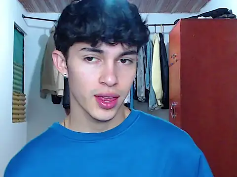 Snapshot of john_vichenso chatting on 09.17.25 john vichenso online show from 09.17.25