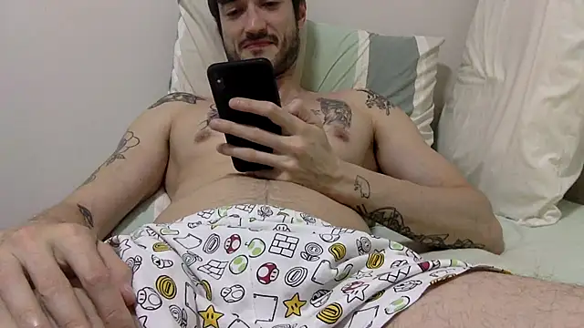 Snapshot of Fubinha chatting on 10.29.25 Fubinha online show from 10.29.25