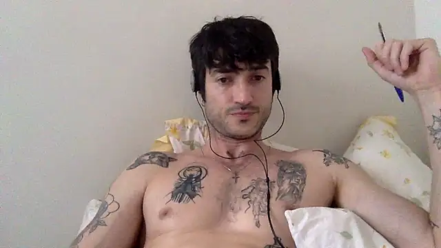 Snapshot of Fubinha chatting on 11.17.25 Fubinha online show from 11.17.25