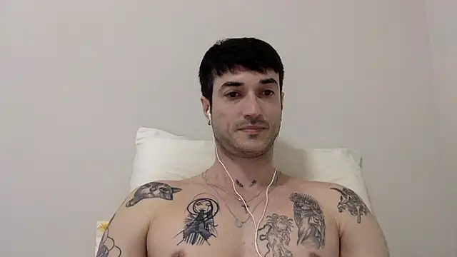 Snapshot of Fubinha chatting on 12.04.25 Fubinha online show from 12.04.25