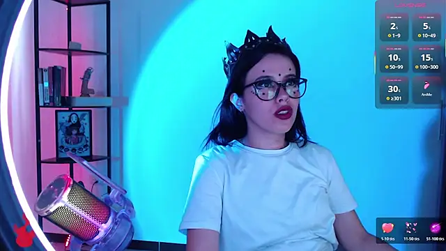 Snapshot of girldom chatting on 11.19.25 girldom online show from 11.19.25