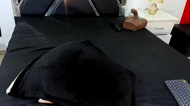 Snapshot of Michelle_Lewis_ chatting on 10.23.25 Michelle Lewis online show from 10.23.25