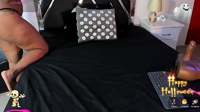 Snapshot of Michelle_Lewis_ chatting on 10.31.25 Michelle Lewis online show from 10.31.25