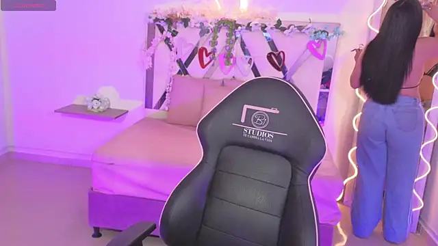 ZURY TAY online show from 10.03.25