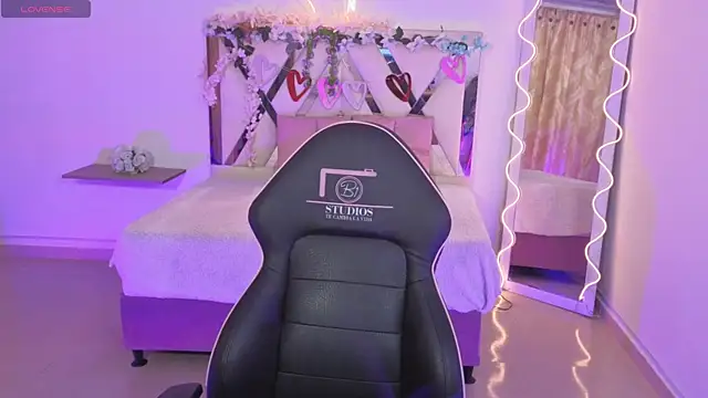 ZURY TAY online show from 10.16.25