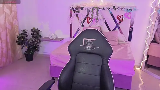 ZURY TAY online show from 11.12.25