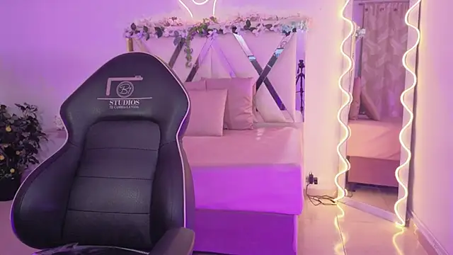 ZURY TAY online show from 03.30.26