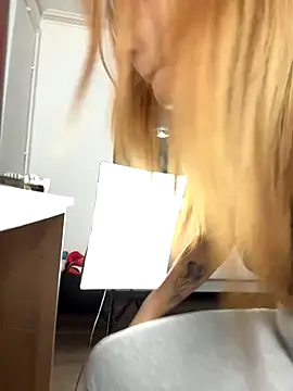 MiaKiittyy online show from 11.04.25