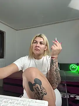 MiaKiittyy online show from 12.21.25