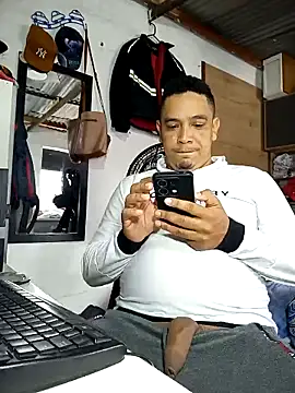 Snapshot of Cristianherrera chatting on 10.12.25 Cristianherrera online show from 10.12.25