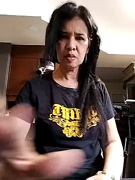 Snapshot of Prettysweetmum chatting on 09.10.25 Prettysweetmum online show from 09.10.25