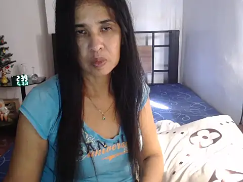 Snapshot of Prettysweetmum chatting on 12.17.25 Prettysweetmum online show from 12.17.25