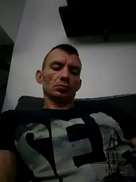 Snapshot of Mlody2787 chatting on 11.12.25 Mlody2787 online show from 11.12.25