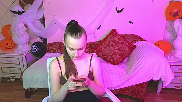 Kelly Cartier online show from 10.24.25