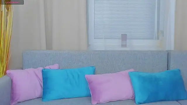 MyEllaLuvs online show from 11.28.25