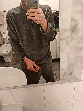 Snapshot of Baldassarre1990 chatting on 11.30.25 Baldassarre1990 online show from 11.30.25