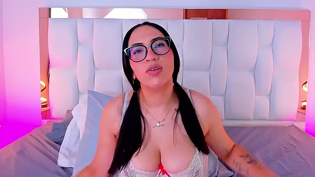 Camille Juicy online show from 10.03.25