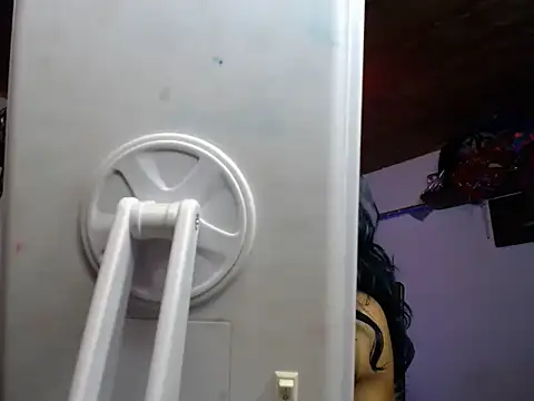 Snapshot of sashastarfire chatting on 11.08.25 sashastarfire online show from 11.08.25