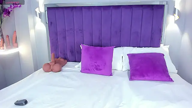 ElaraDusk online show from 10.24.25