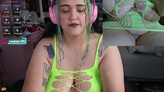 Snapshot of nevermakeawish chatting on 09.09.25 nevermakeawish online show from 09.09.25