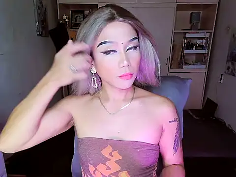 Snapshot of YourNikkieXxx chatting on 10.20.25 YourNikkieXxx online show from 10.20.25