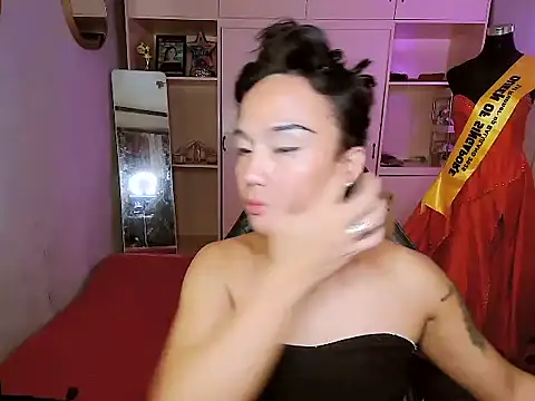 Snapshot of YourNikkieXxx chatting on 10.26.25 YourNikkieXxx online show from 10.26.25