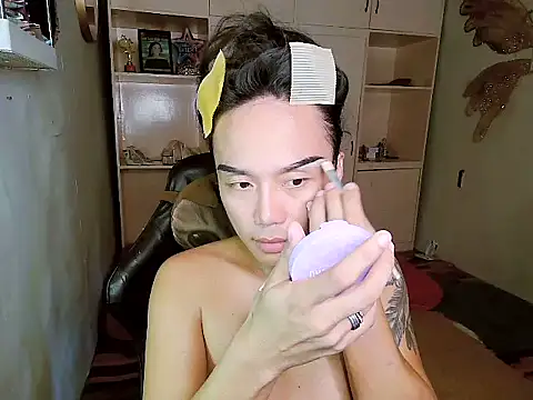 Snapshot of YourNikkieXxx chatting on 10.30.25 YourNikkieXxx online show from 10.30.25