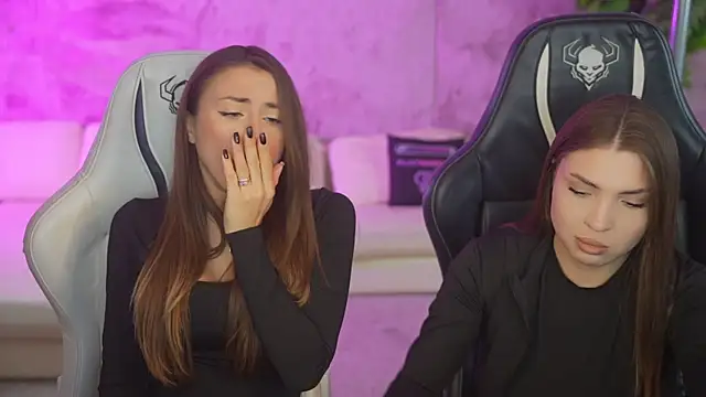 Snapshot of Luna_secretgirl chatting on 10.29.25 Luna secretgirl online show from 10.29.25