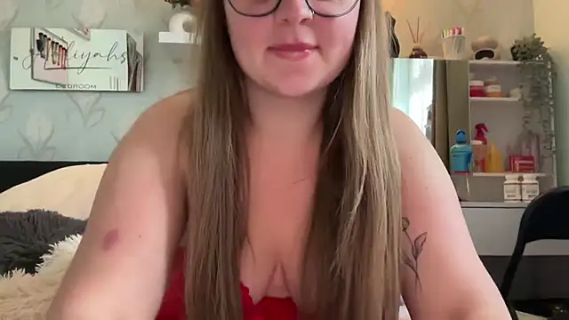 Snapshot of SexySashaxox chatting on 10.10.25 SexySashaxox online show from 10.10.25