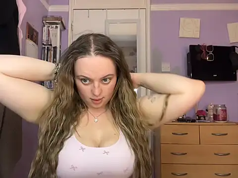 Snapshot of SexySashaxox chatting on 11.06.25 SexySashaxox online show from 11.06.25