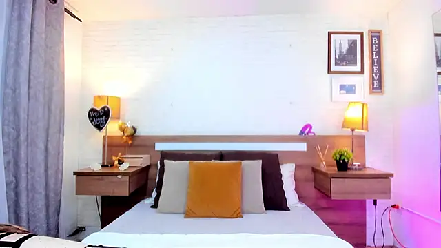 JenniferAuriston online show from 04.18.26