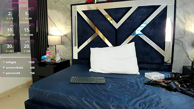 VioletRose as online show from 10.24.25