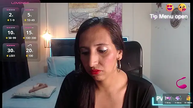 Snapshot of azabachebabe chatting on 11.22.25 azabachebabe online show from 11.22.25