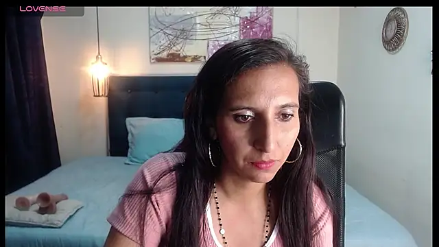 Snapshot of azabachebabe chatting on 11.27.25 azabachebabe online show from 11.27.25