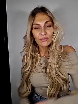 Snapshot of Melody1600 chatting on 11.16.25 Melody1600 online show from 11.16.25