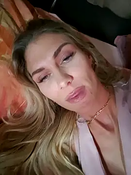 Snapshot of Melody1600 chatting on 11.24.25 Melody1600 online show from 11.24.25