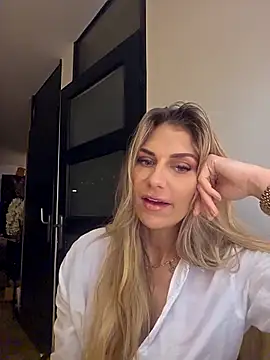 Snapshot of Melody1600 chatting on 12.04.25 Melody1600 online show from 12.04.25