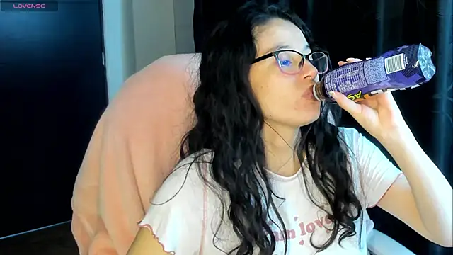 Snapshot of Samantha_blow chatting on 10.19.25 Samantha blow online show from 10.19.25