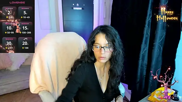 Snapshot of Samantha_blow chatting on 10.31.25 Samantha blow online show from 10.31.25