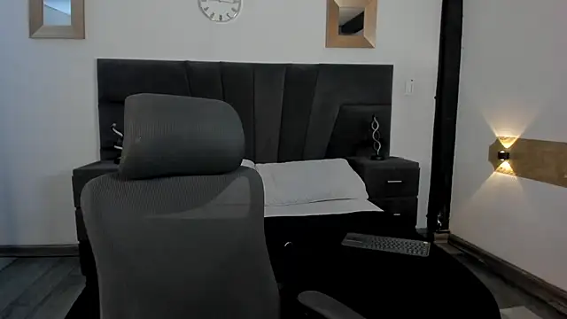 AsiaAndZoe online show from 09.13.25