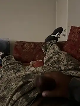 Snapshot of usothick chatting on 11.25.25 usothick online show from 11.25.25