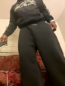 Snapshot of usothick chatting on 12.01.25 usothick online show from 12.01.25